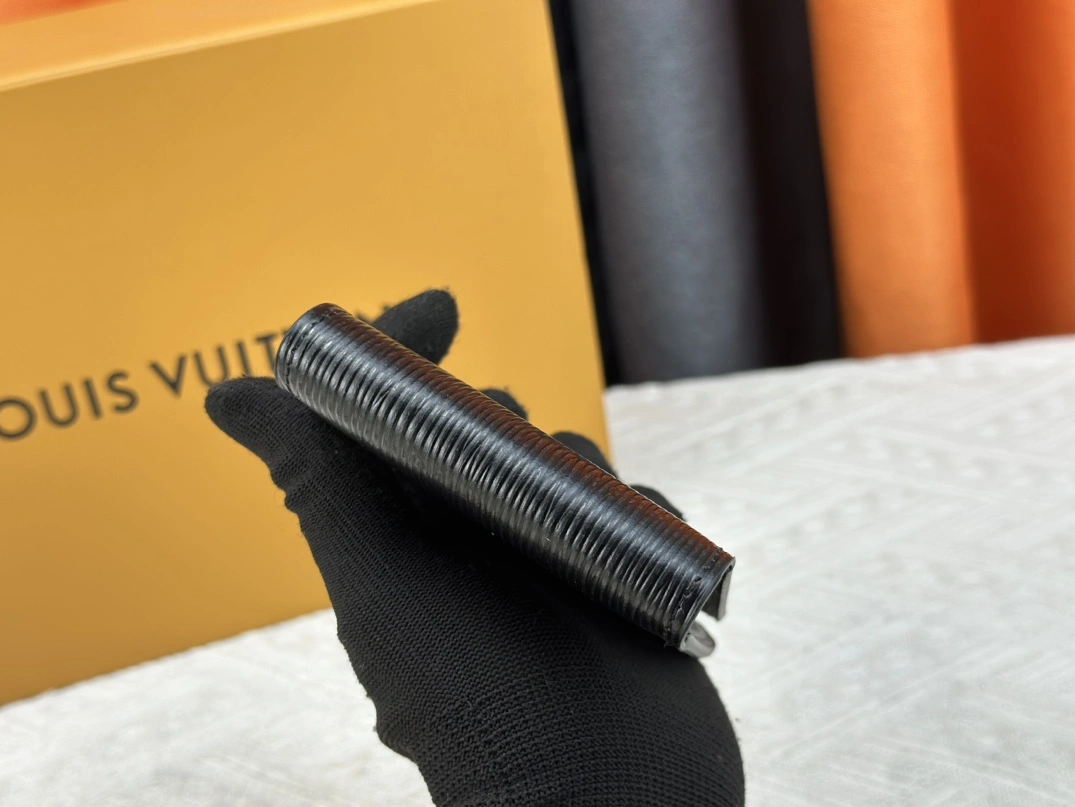 Reliable 2246 Louis Vuitton LV Wallets For Unisex