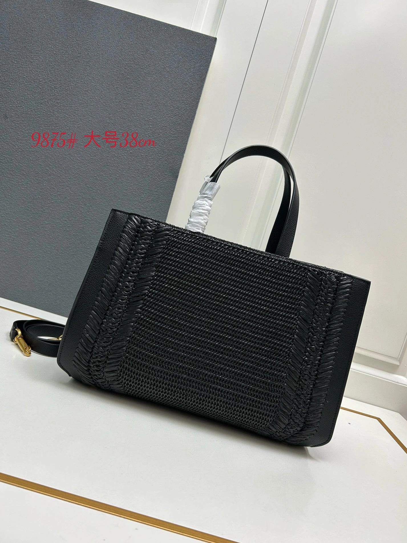 Reliable 2400 Valentino AAA Quality Handbags For Women