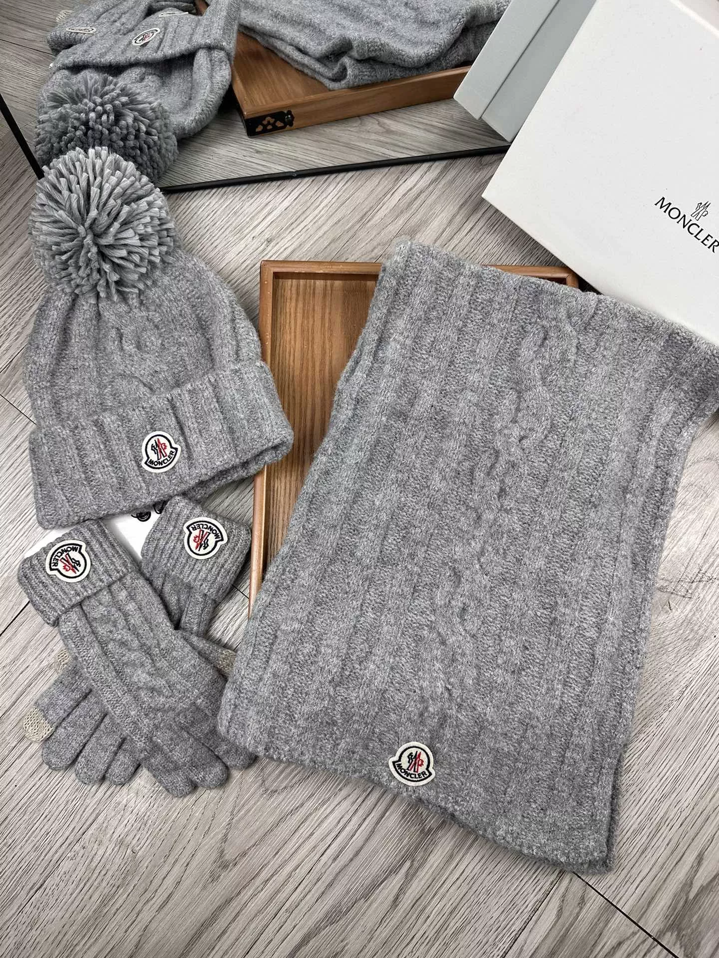 Reliable 2785 Moncler Hat and Scarf and Glove Set