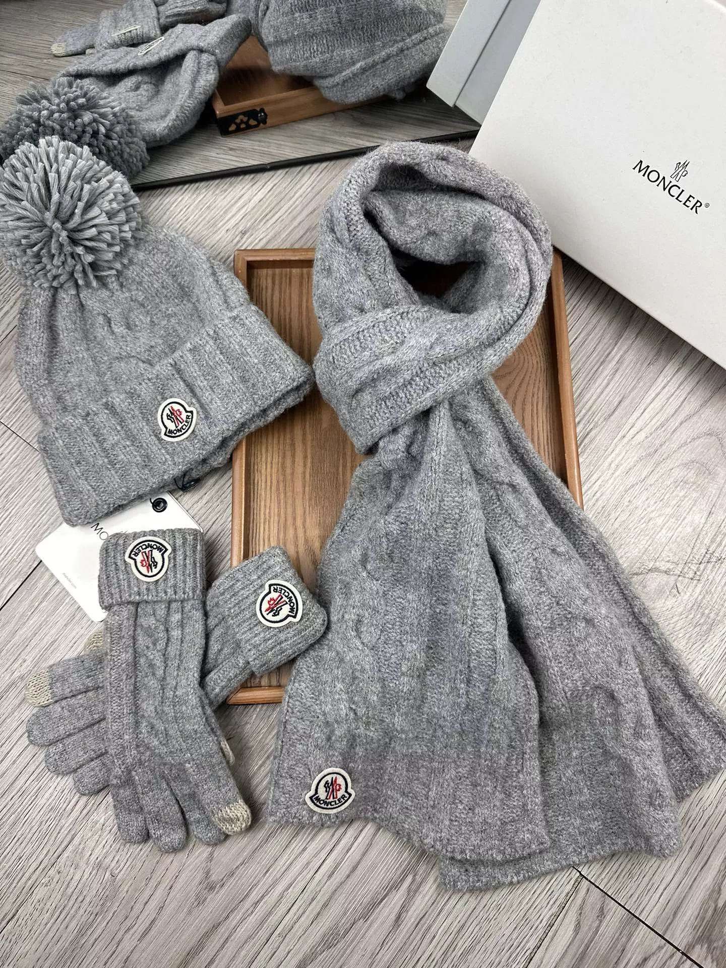 Reliable 2785 Moncler Hat and Scarf and Glove Set