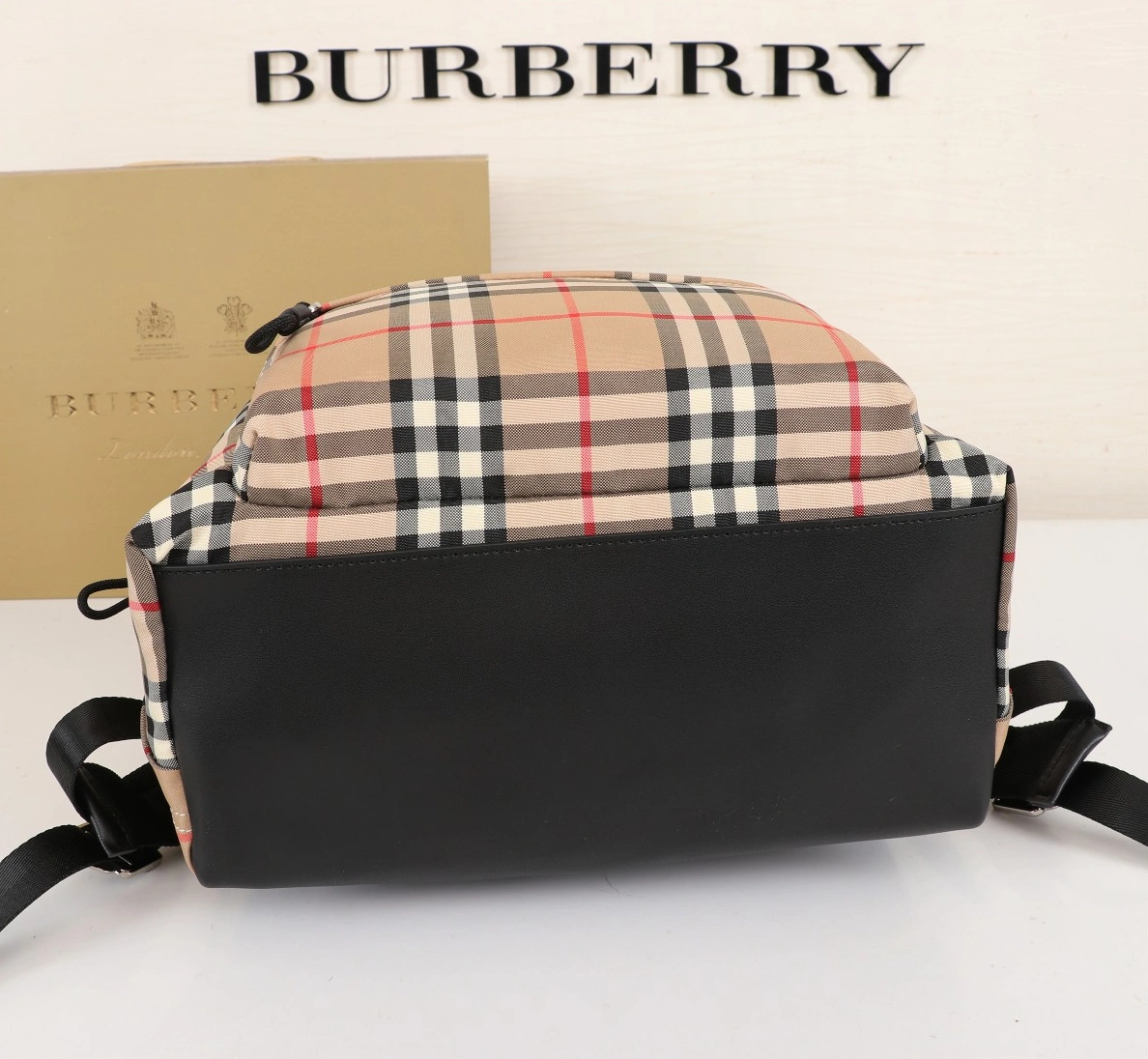 Reliable 3518 Burberry AAA Man Backpacks