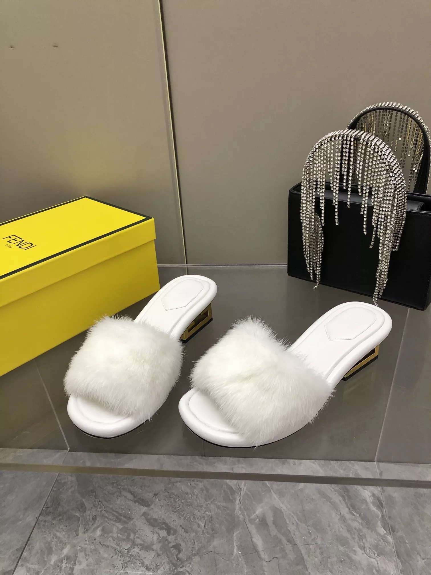 Reliable 3685 Fendi Slippers For Women