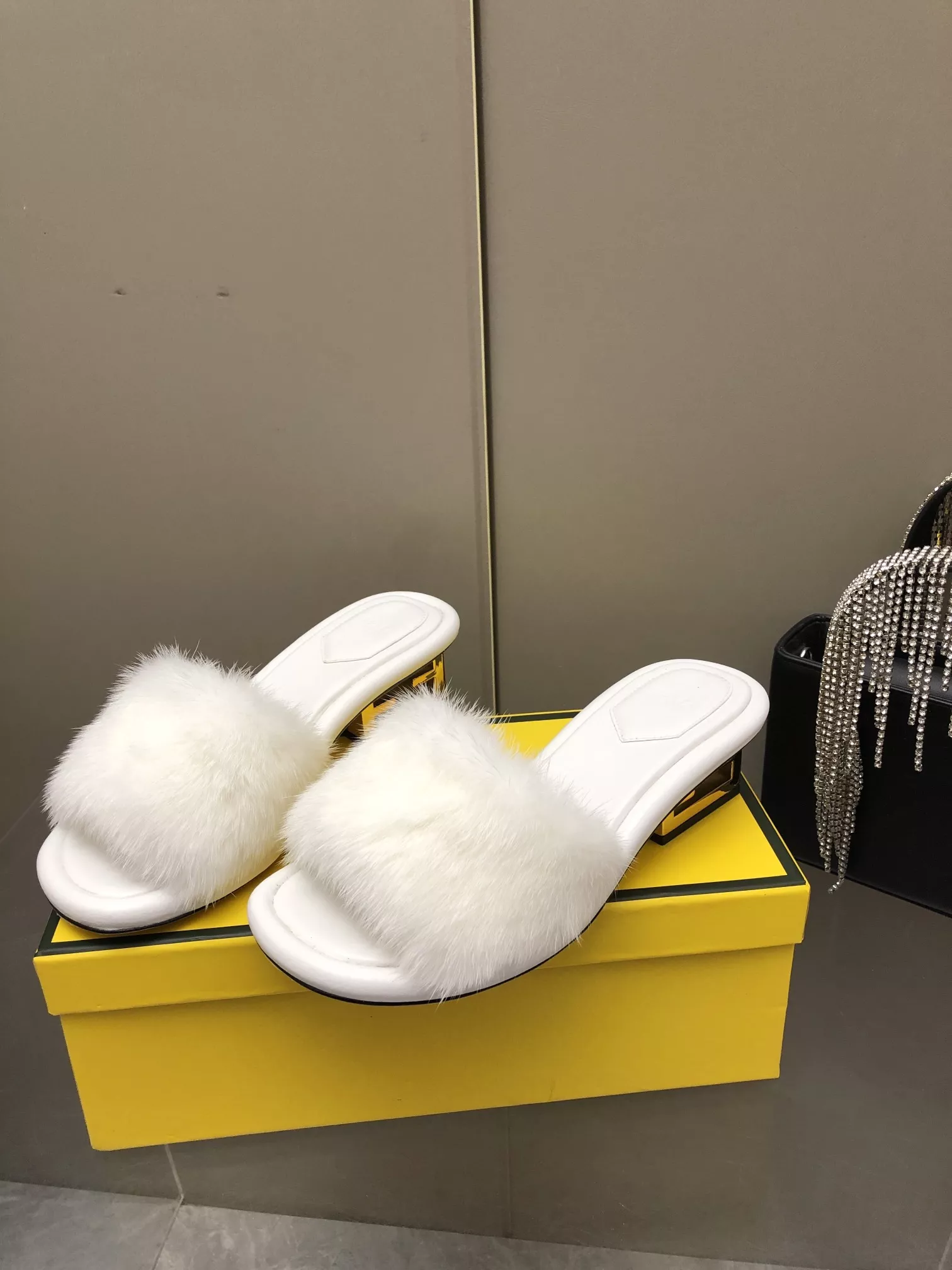 Reliable 3685 Fendi Slippers For Women