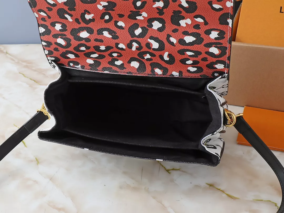 Reliable 4107 Louis Vuitton AAA Quality Messenger Bags For Women