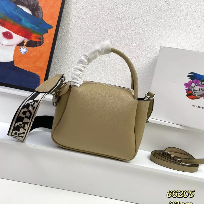 Reliable 4400 Prada AAA Quality Handbags For Women