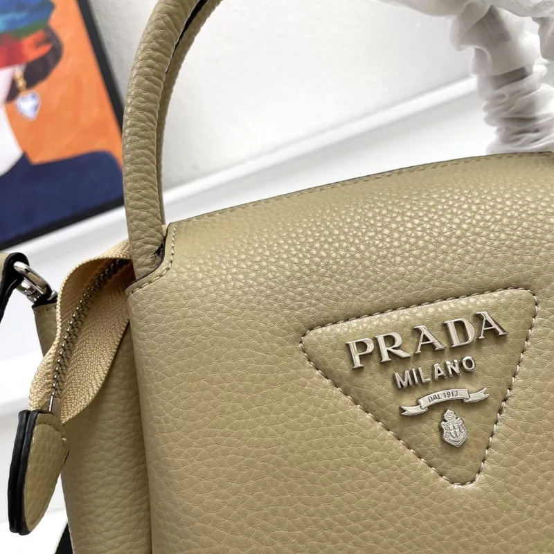 Reliable 4400 Prada AAA Quality Handbags For Women