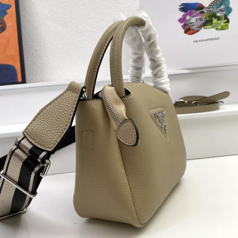 Reliable 4400 Prada AAA Quality Handbags For Women