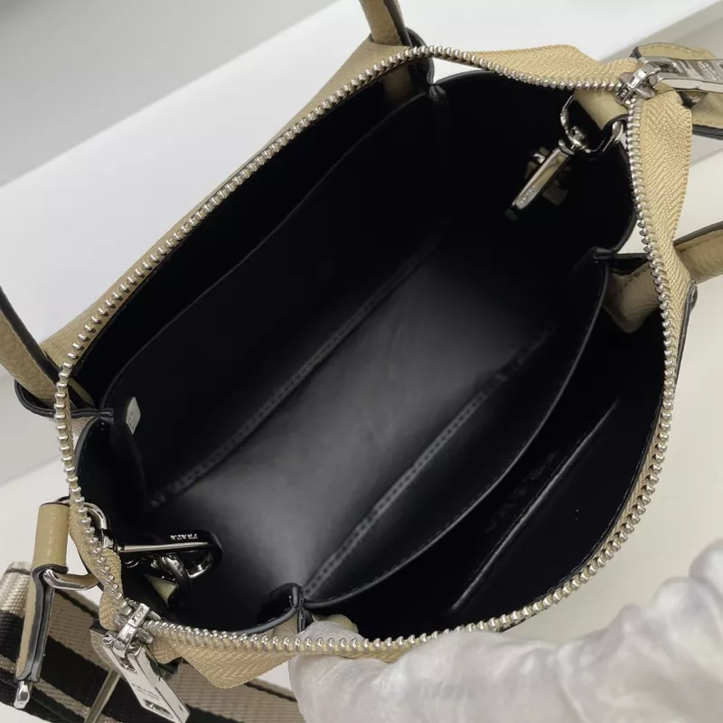 Reliable 4400 Prada AAA Quality Handbags For Women