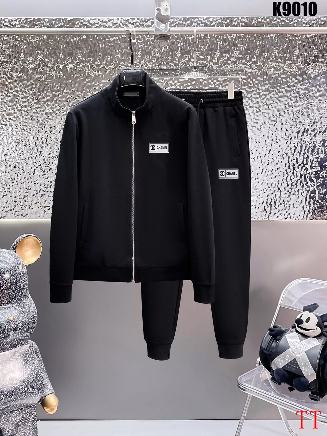 Reliable 5752 Chanel Tracksuits Long Sleeved For Men