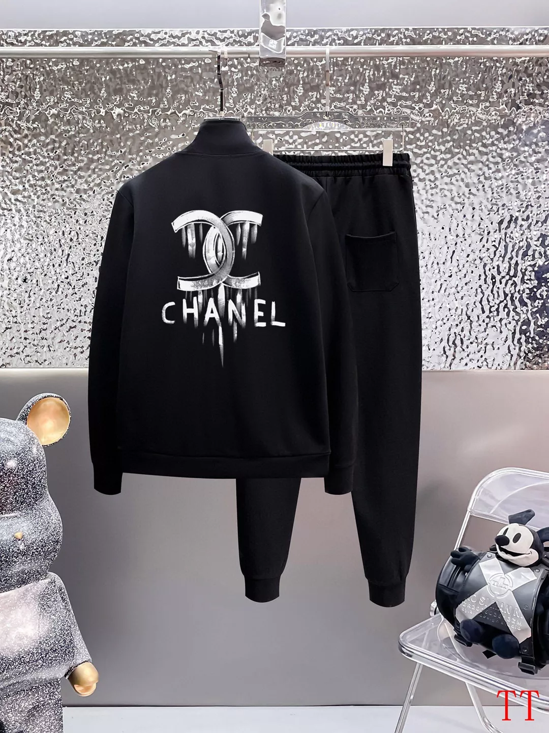 Reliable 5752 Chanel Tracksuits Long Sleeved For Men