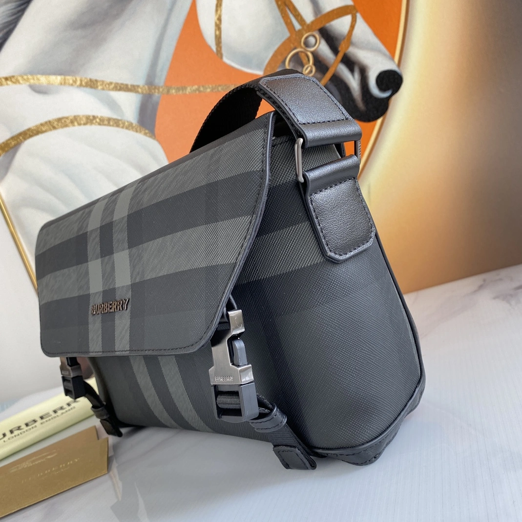 Reliable 5881 Burberry AAA Man Messenger Bags