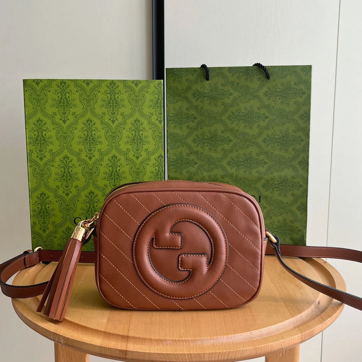 Reliable 5893 Gucci AAA Quality Messenger Bags For Women