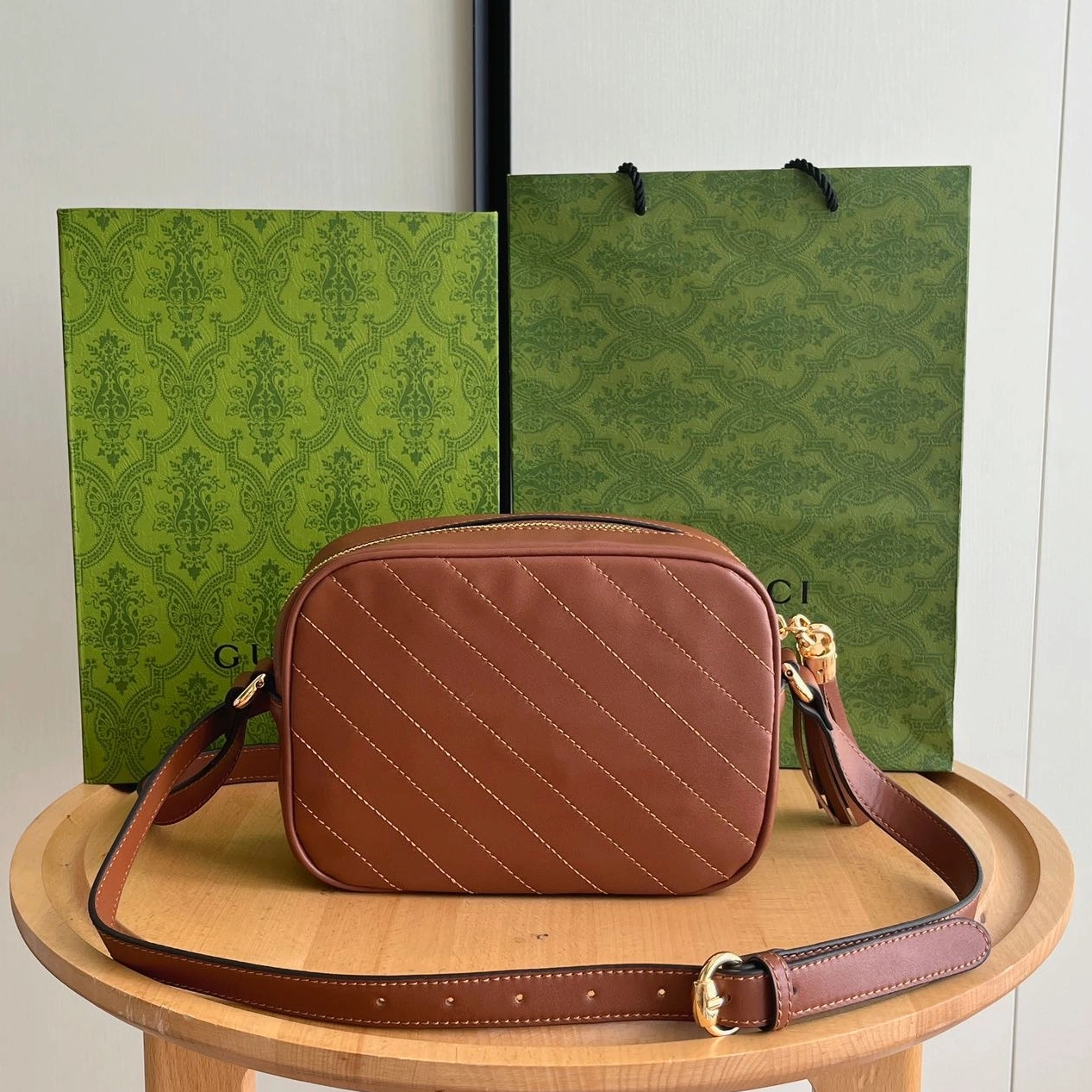Reliable 5893 Gucci AAA Quality Messenger Bags For Women