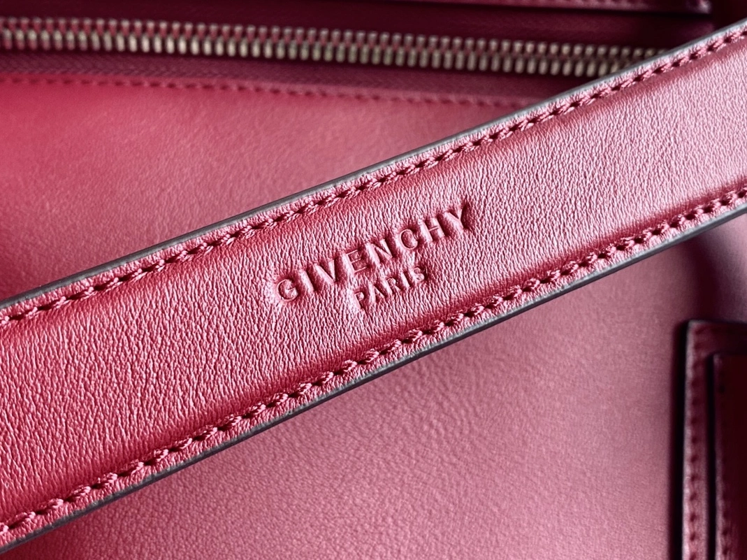Reliable 6151 Givenchy AAA Quality Handbags For Women