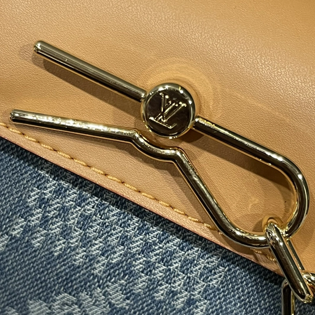 Reliable 6428 Louis Vuitton AAA Quality Messenger Bags For Women