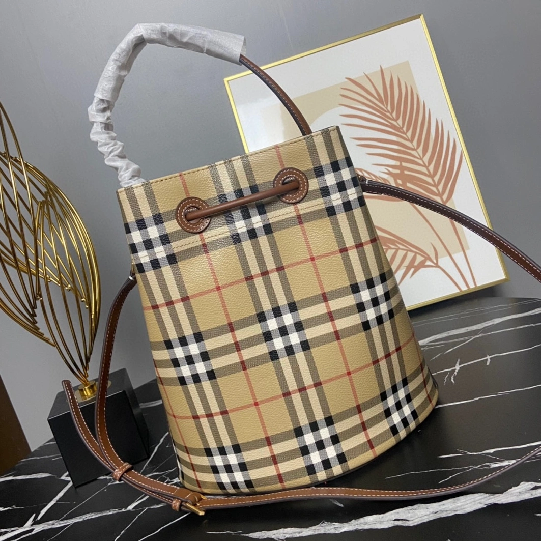 Reliable 6444 Burberry AAA Quality Handbags For Women