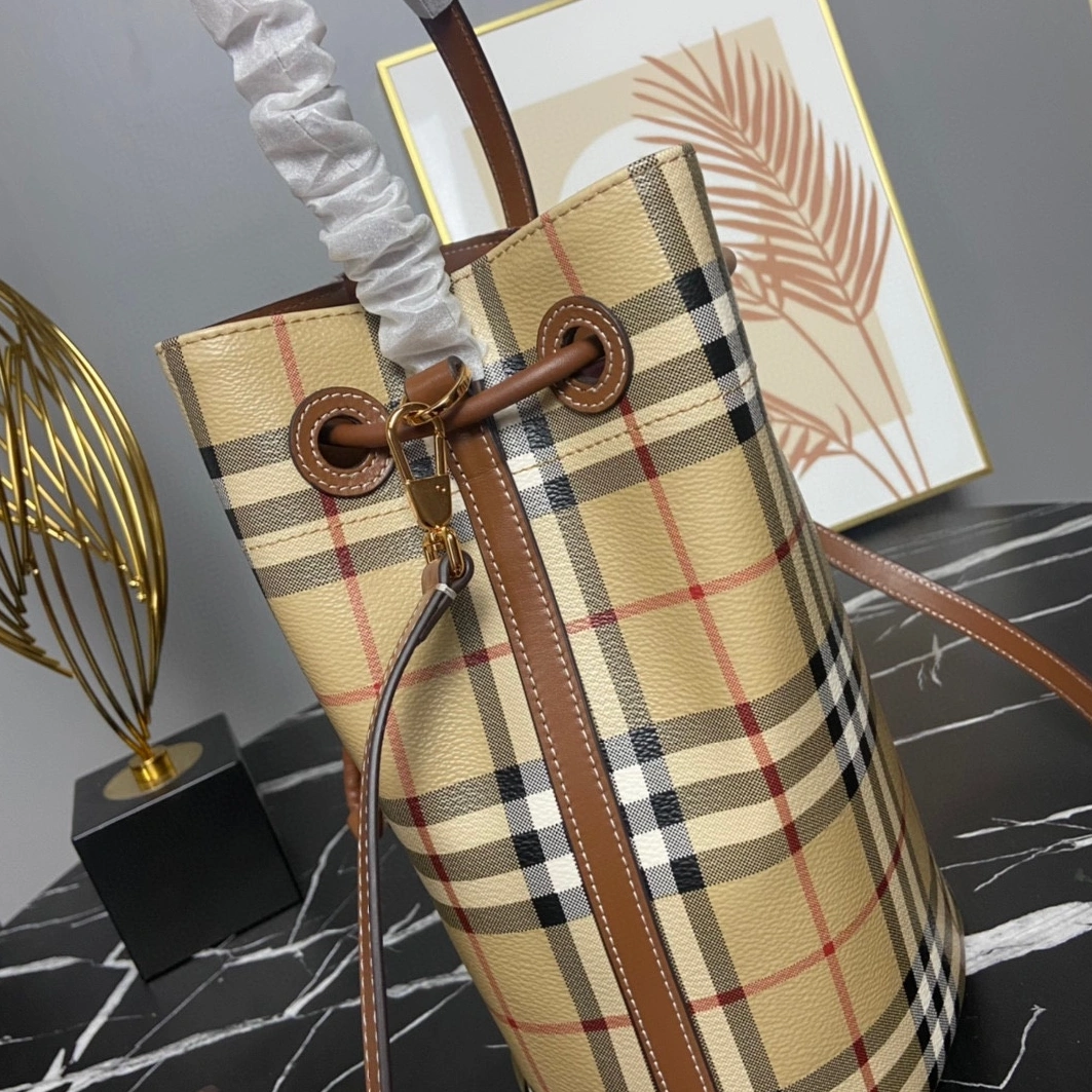 Reliable 6444 Burberry AAA Quality Handbags For Women