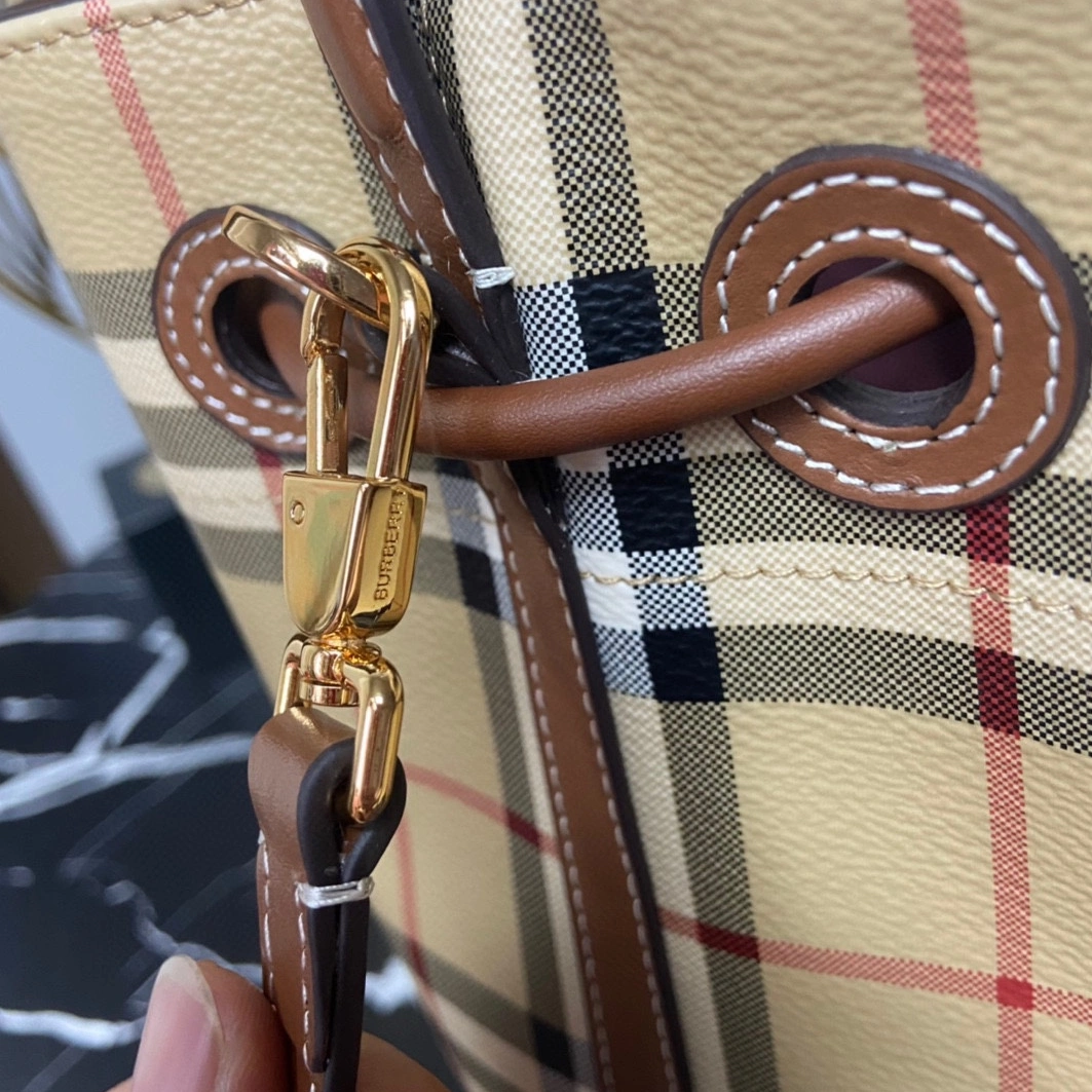 Reliable 6444 Burberry AAA Quality Handbags For Women