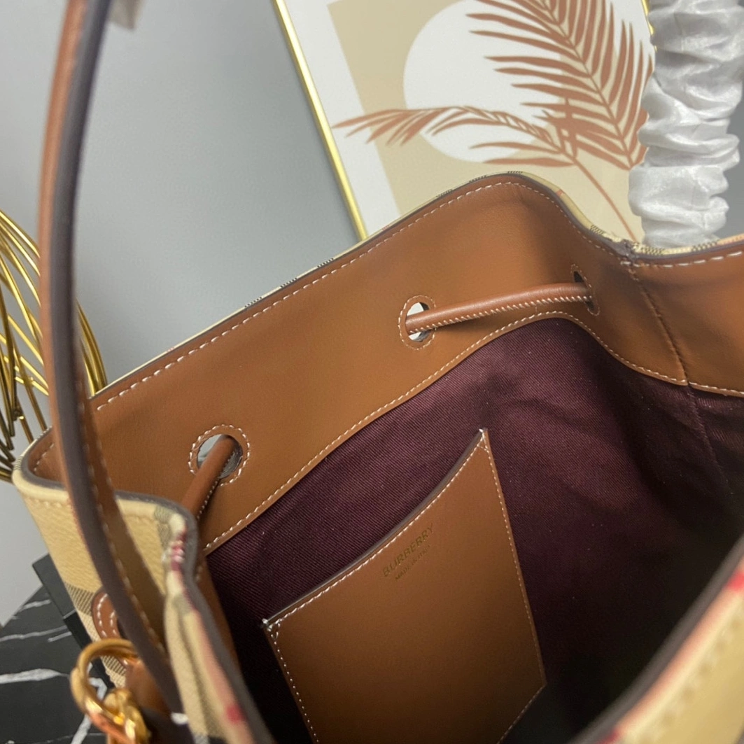 Reliable 6444 Burberry AAA Quality Handbags For Women
