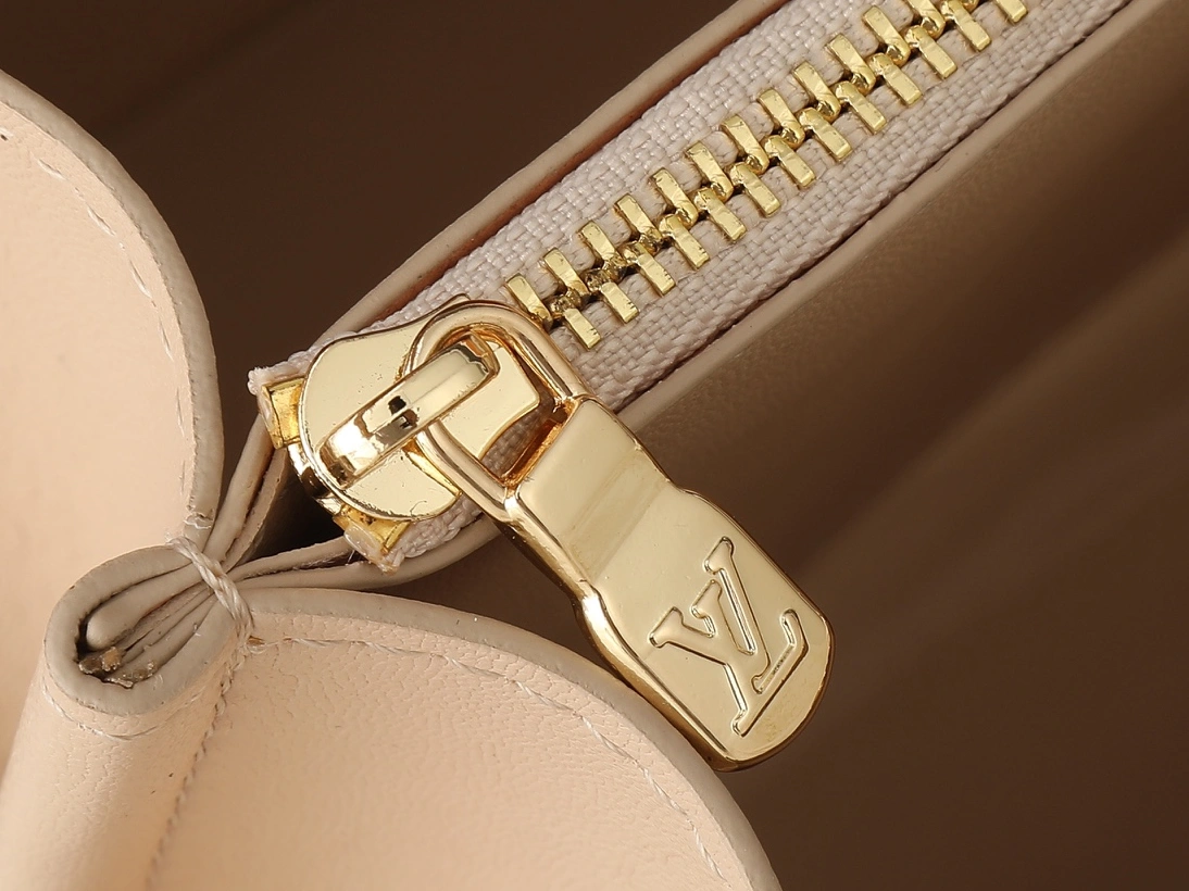 Reliable 6543 Louis Vuitton AAA Quality Handbags For Women