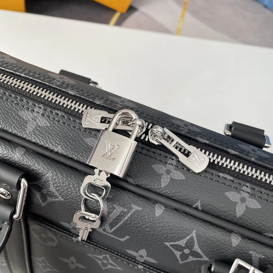 Reliable 6837 Louis Vuitton AAA Man Handbags