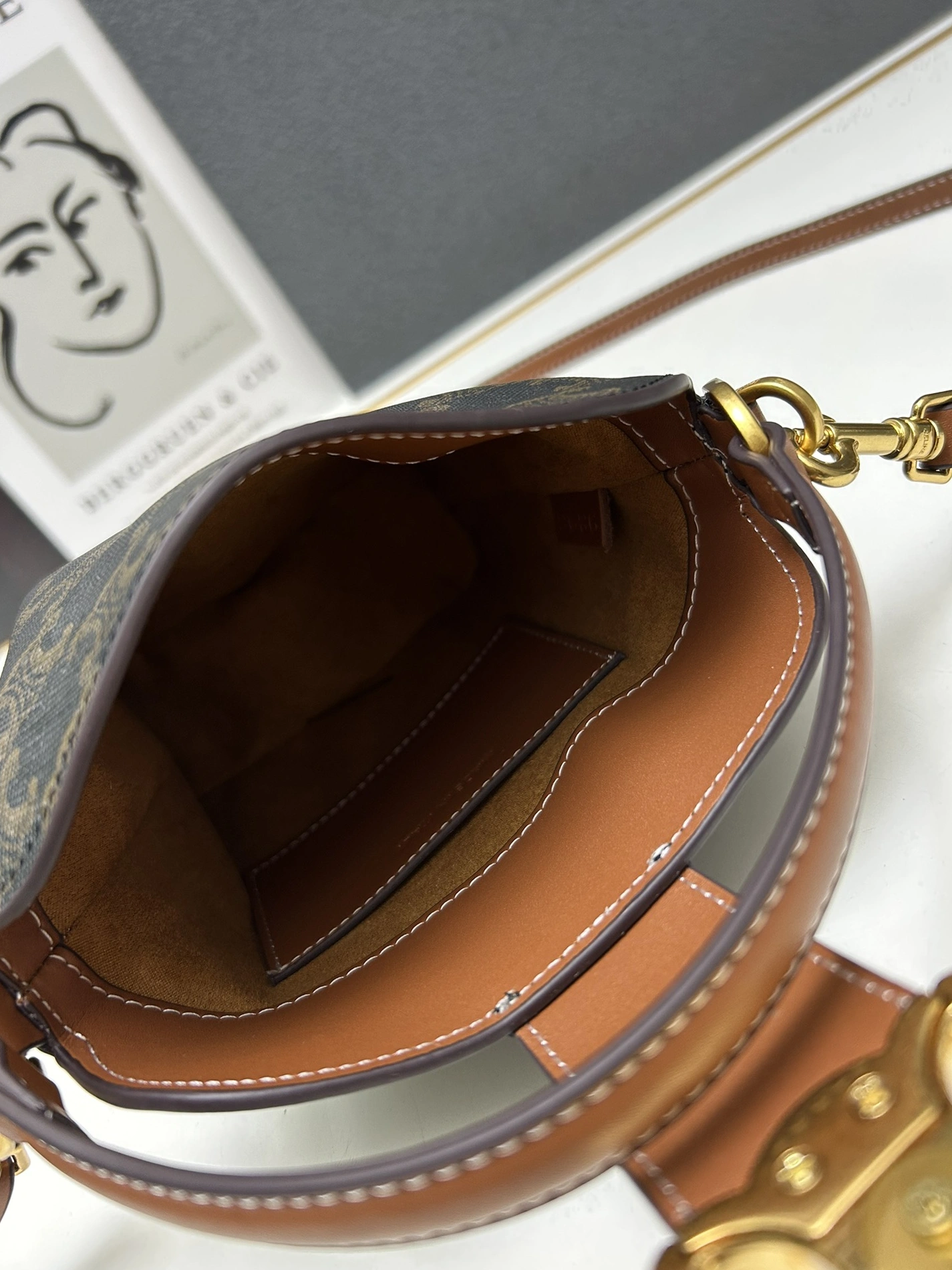 Reliable 7318 Celine AAA Quality Messenger Bags For Women