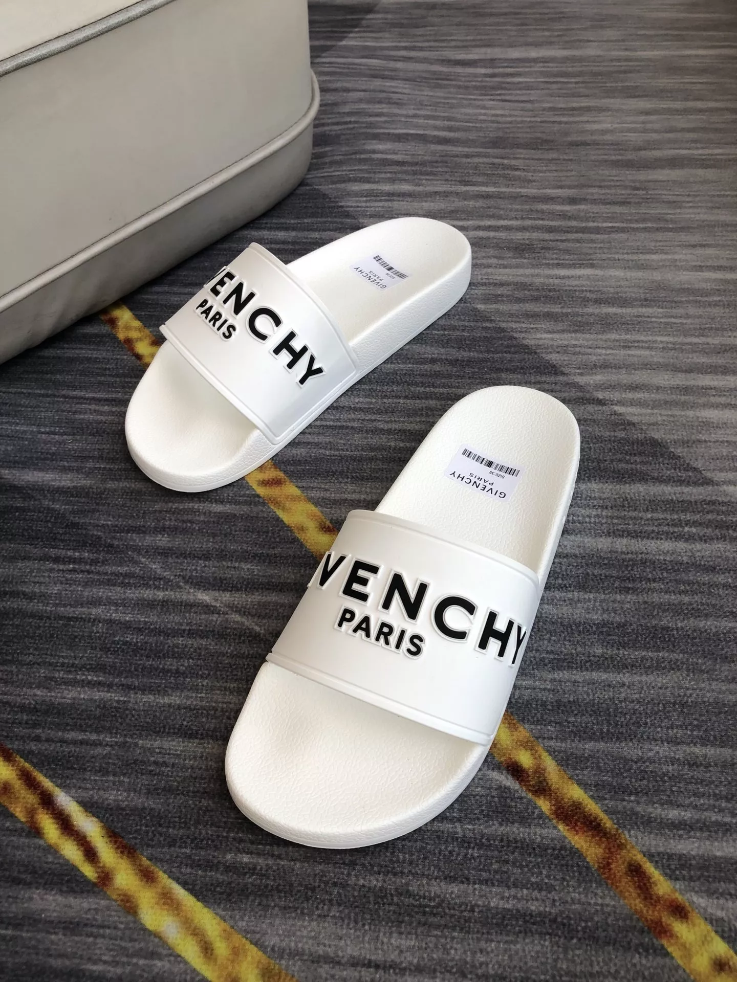 Reliable 7339 Givenchy Slippers For Men