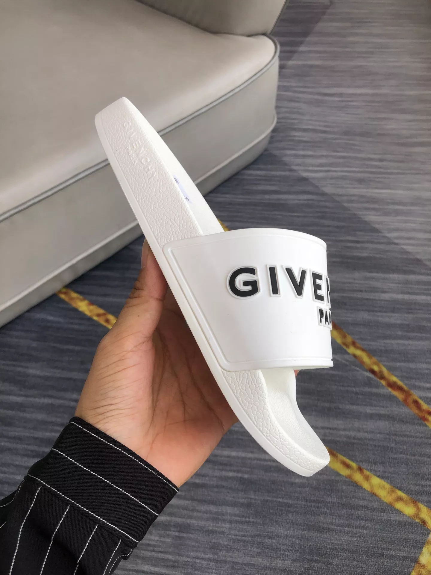 Reliable 7339 Givenchy Slippers For Men