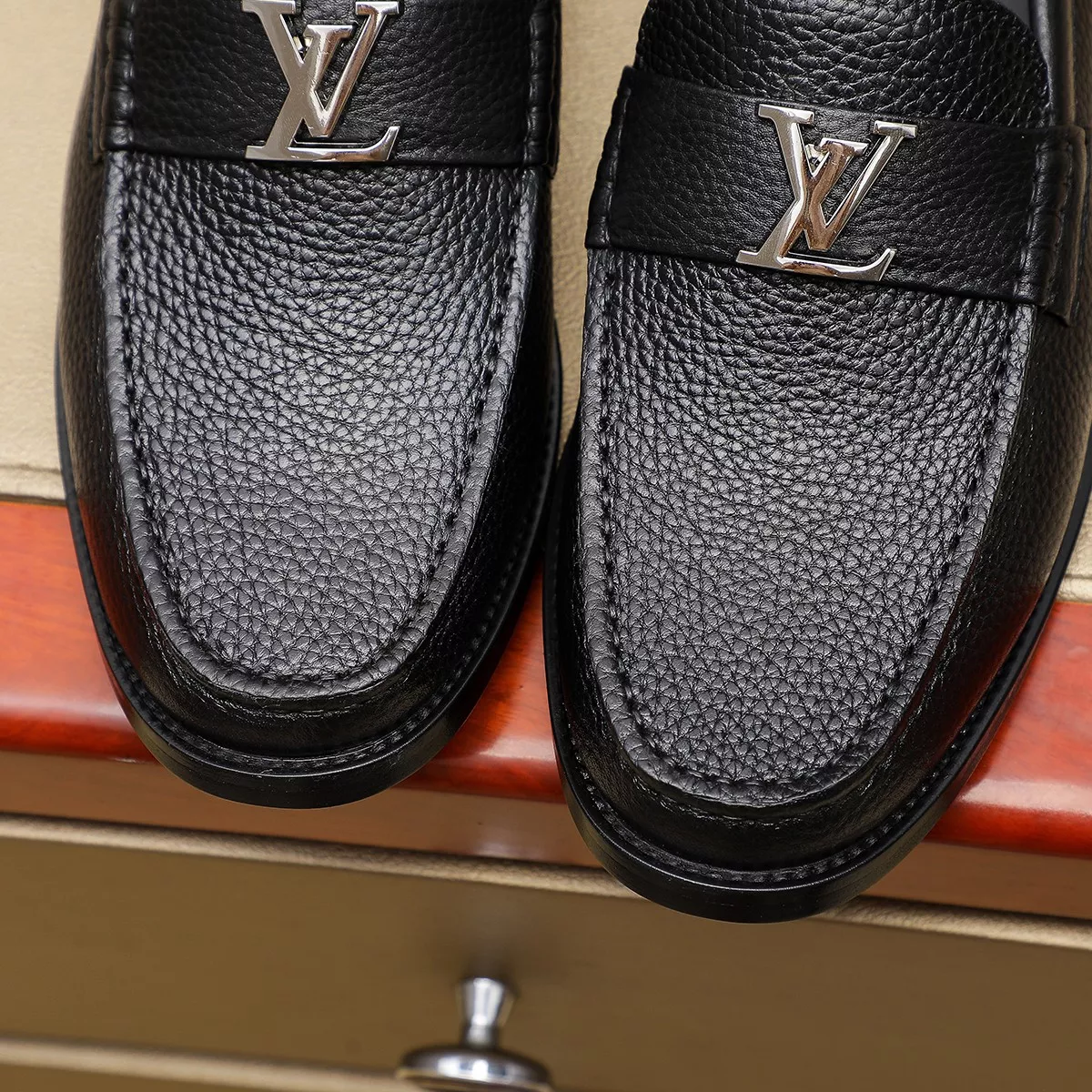 Reliable 8066 Louis Vuitton LV Oxfords Shoes For Men