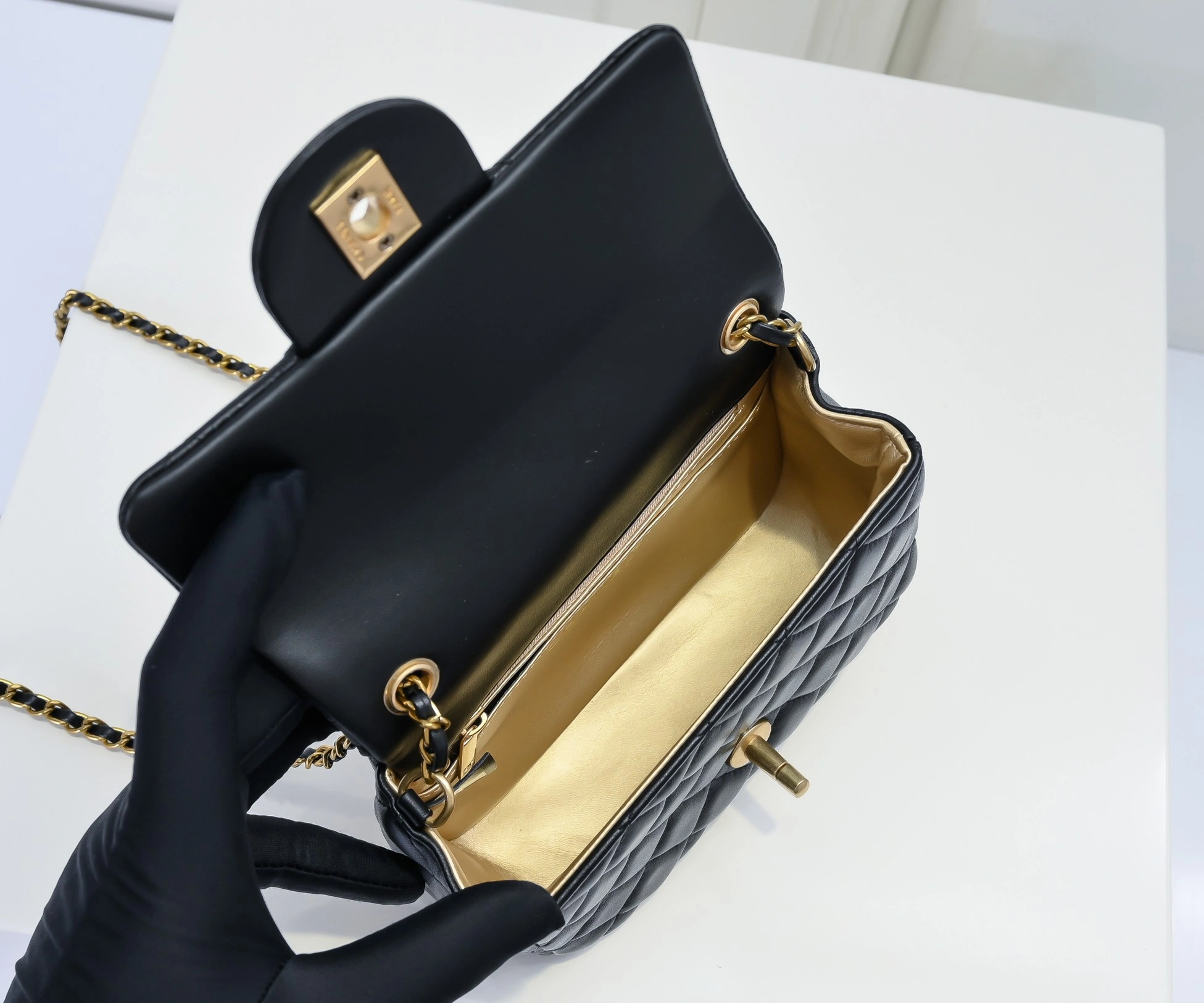 Reliable 8452 Chanel AAA Quality Messenger Bags For Women