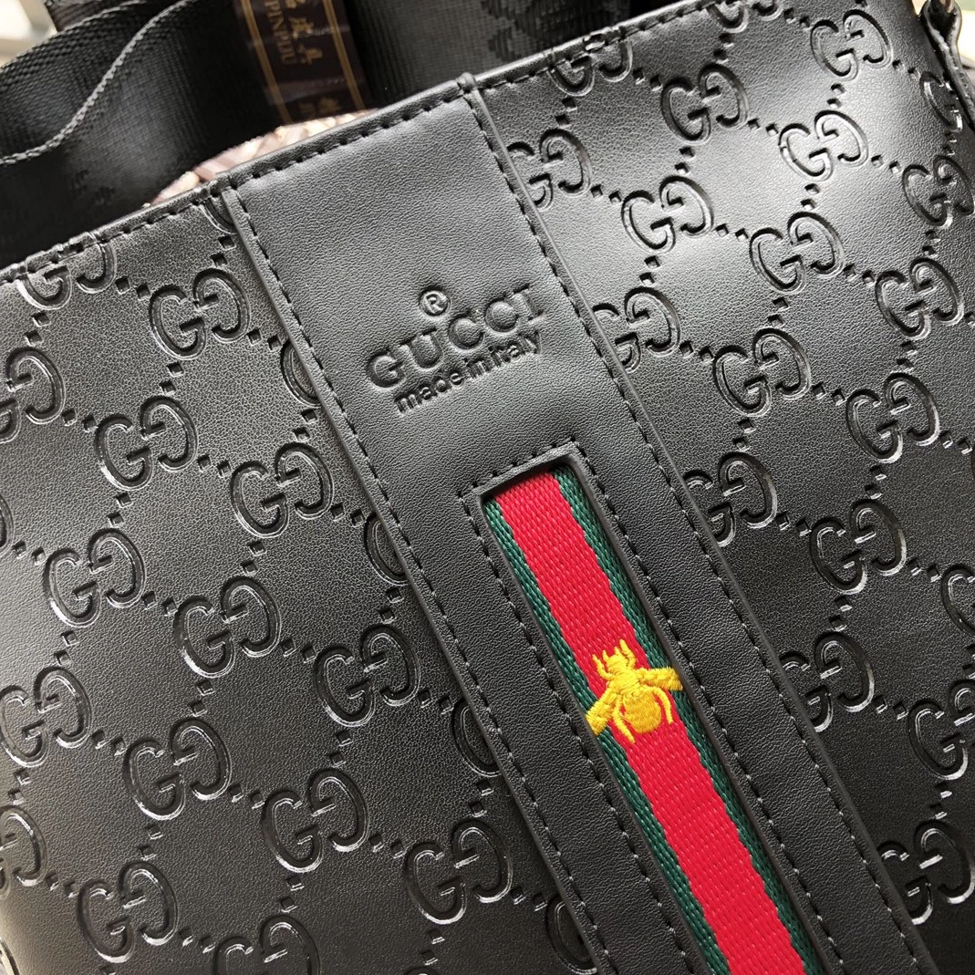 Reliable 9264 Gucci AAA Man Messenger Bags