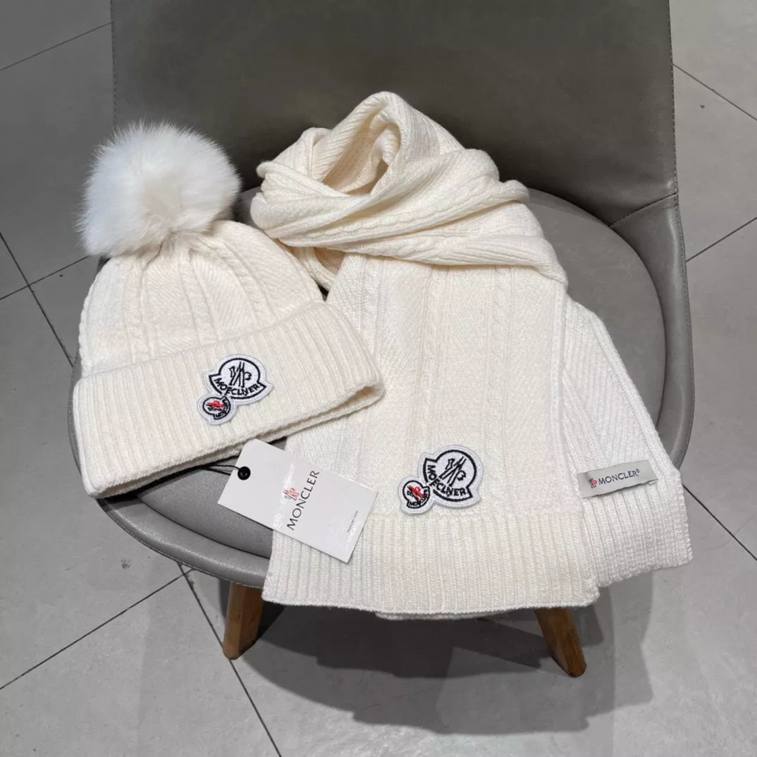 Reliable 9310 Moncler Hat and Scarf Set