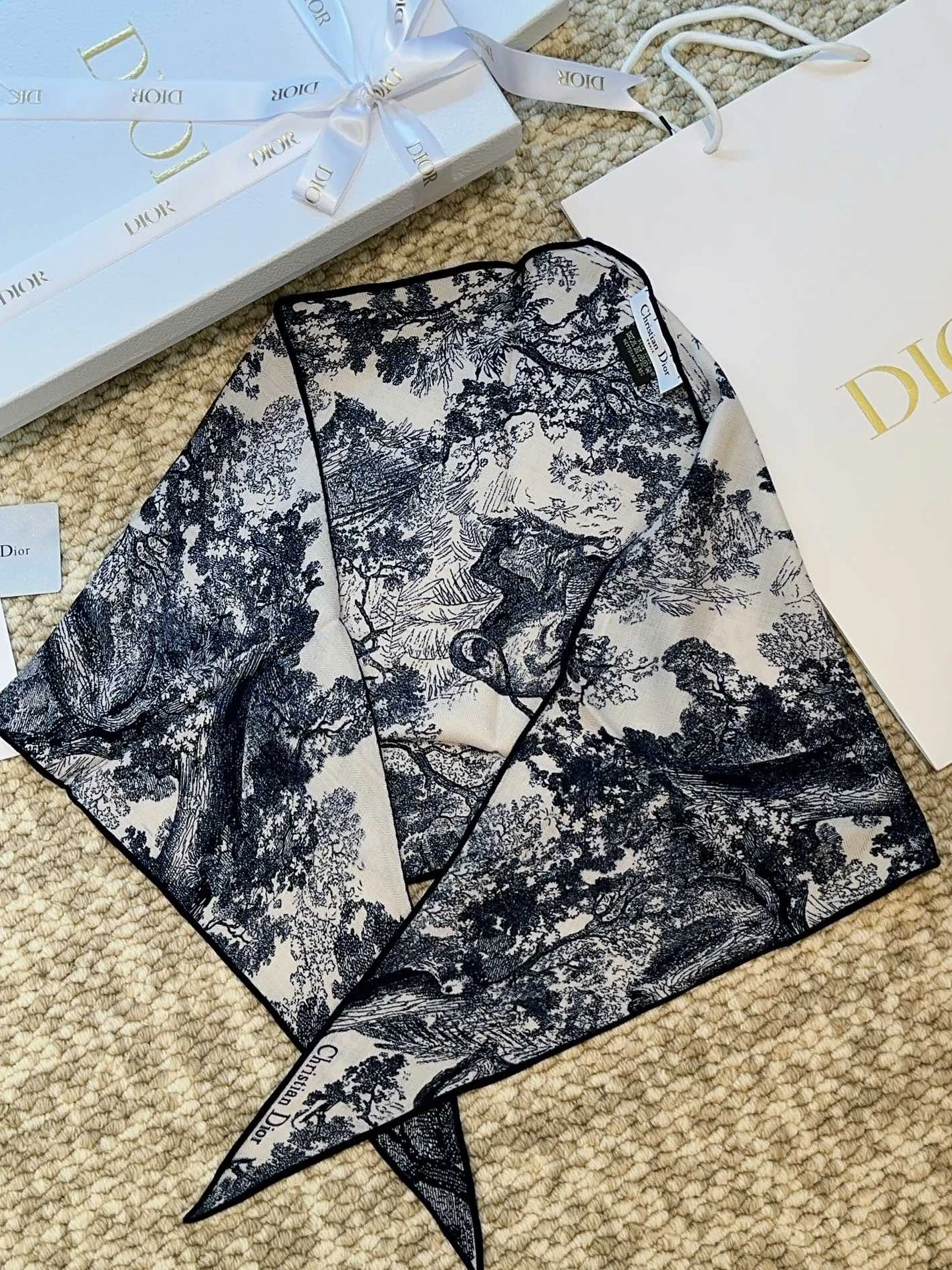 Reliable 9588 Christian Dior Silk Scarf