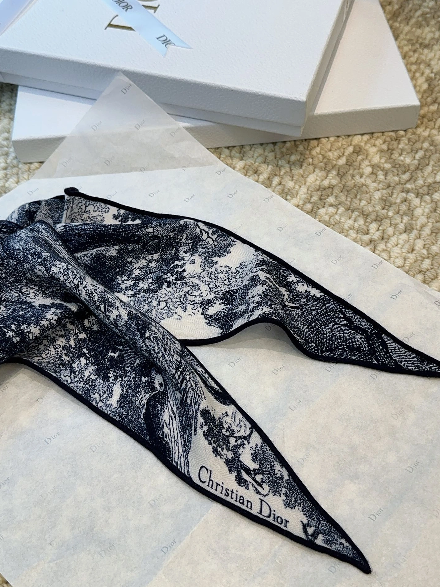 Reliable 9588 Christian Dior Silk Scarf