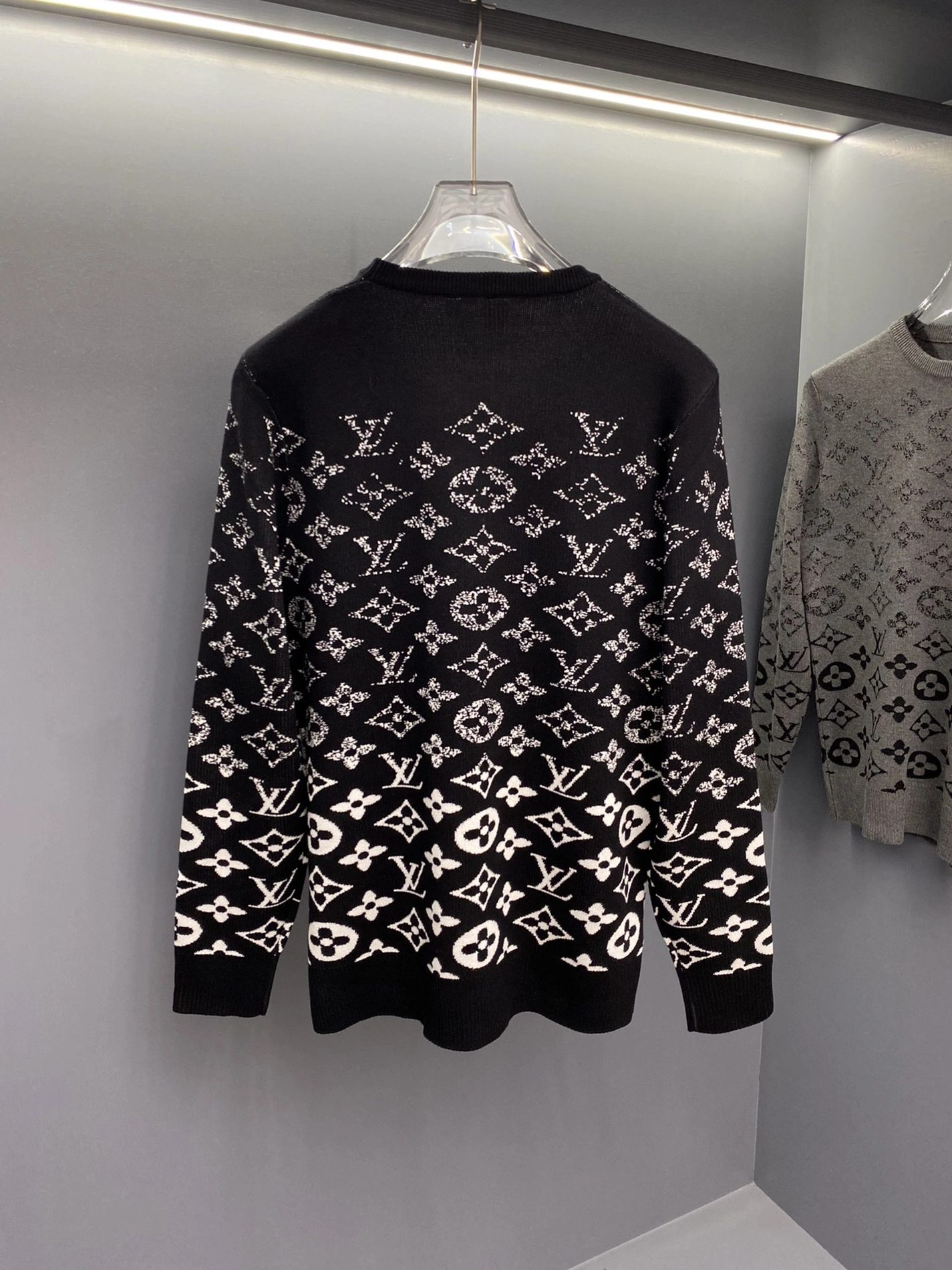 Reliable 9792 Louis Vuitton LV Sweaters Long Sleeved For Men