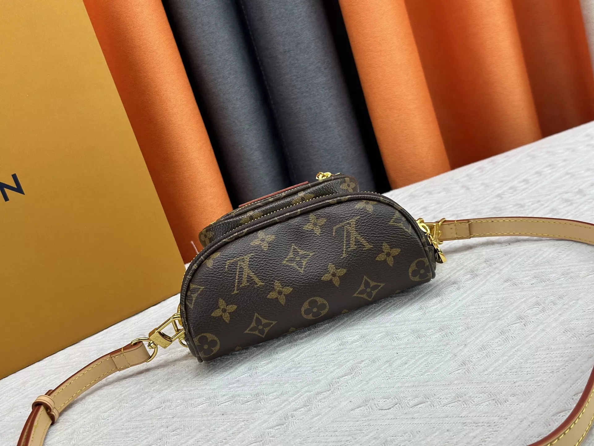Resilient 1024 Louis Vuitton AAA Quality Messenger Bags For Women