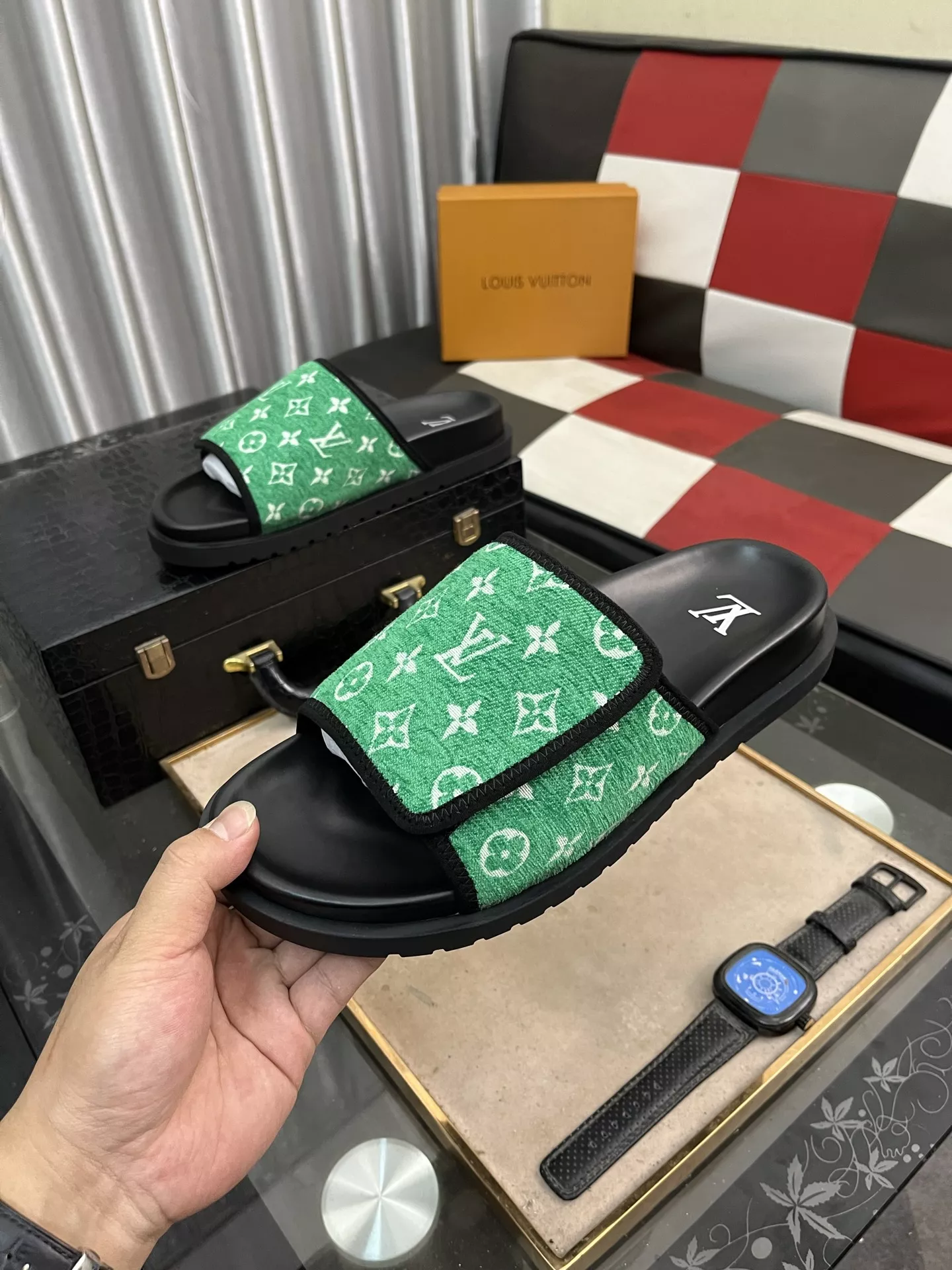 Resilient 1240 Louis Vuitton Slippers For Men