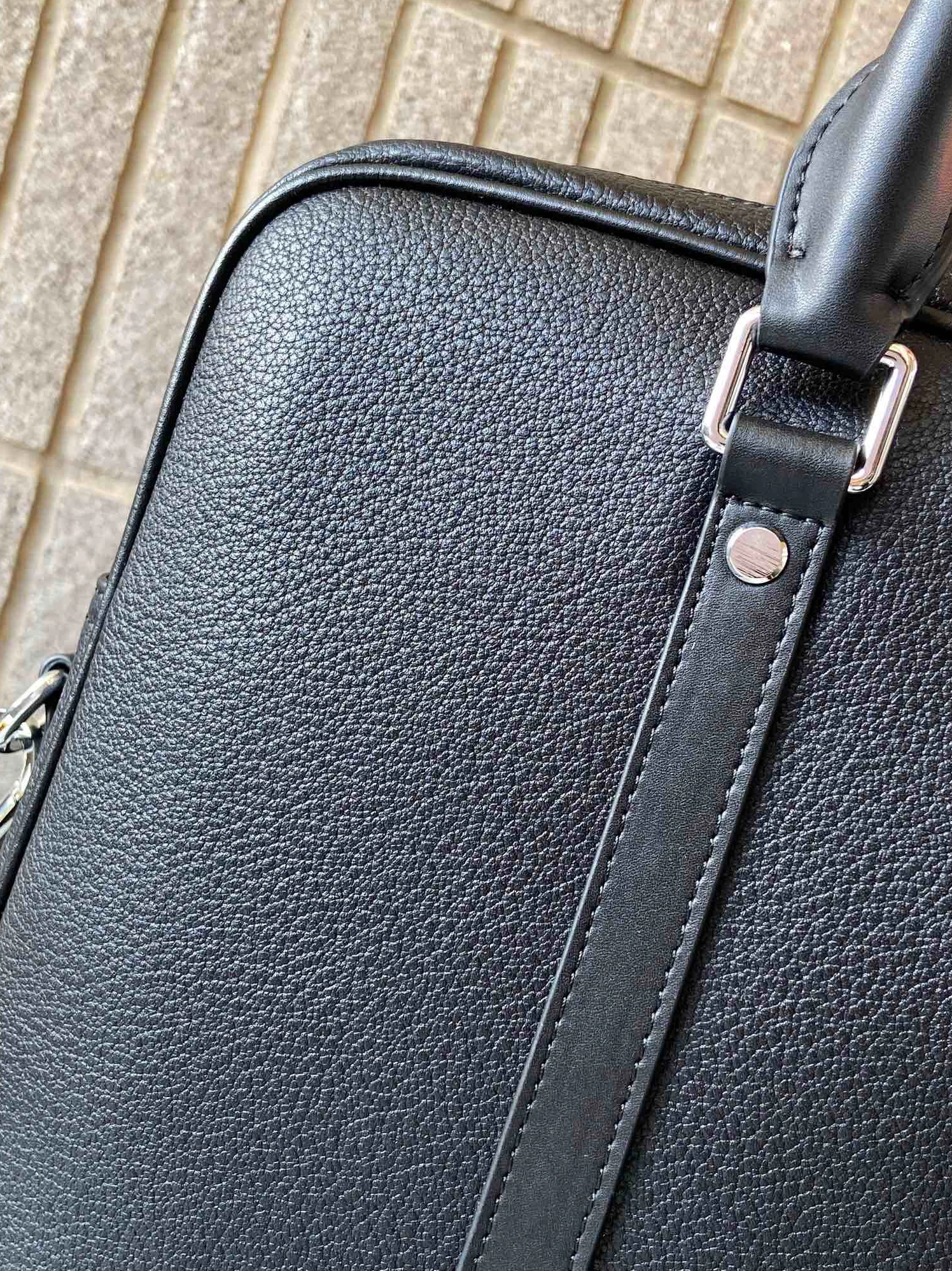 Resilient 1243 Louis Vuitton AAA Man Handbags