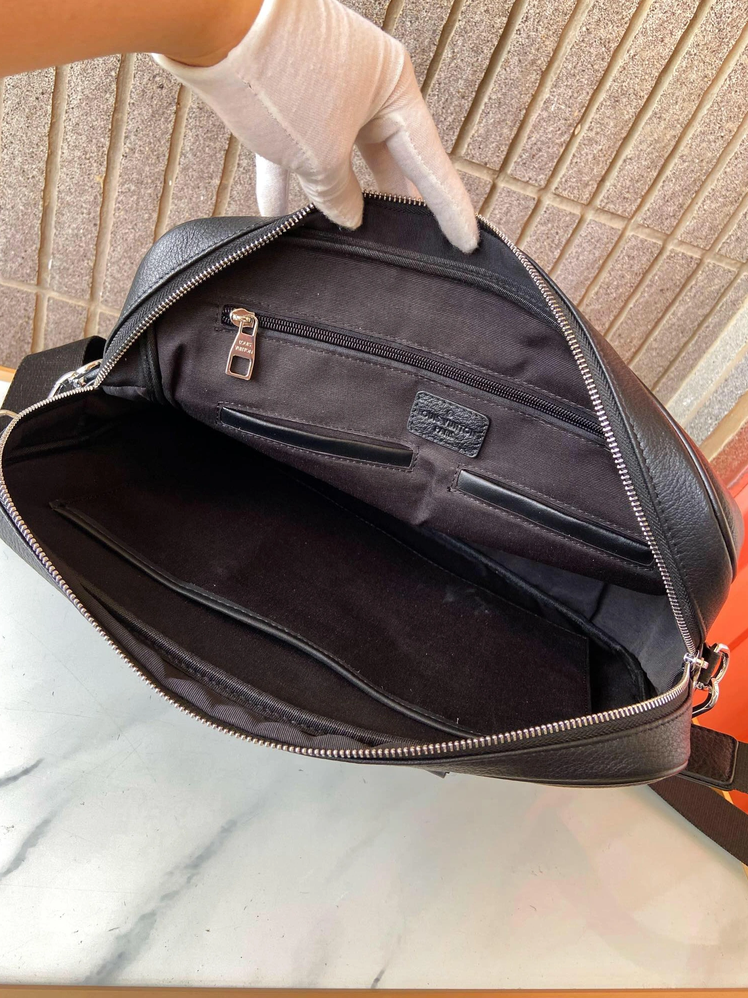 Resilient 1243 Louis Vuitton AAA Man Handbags