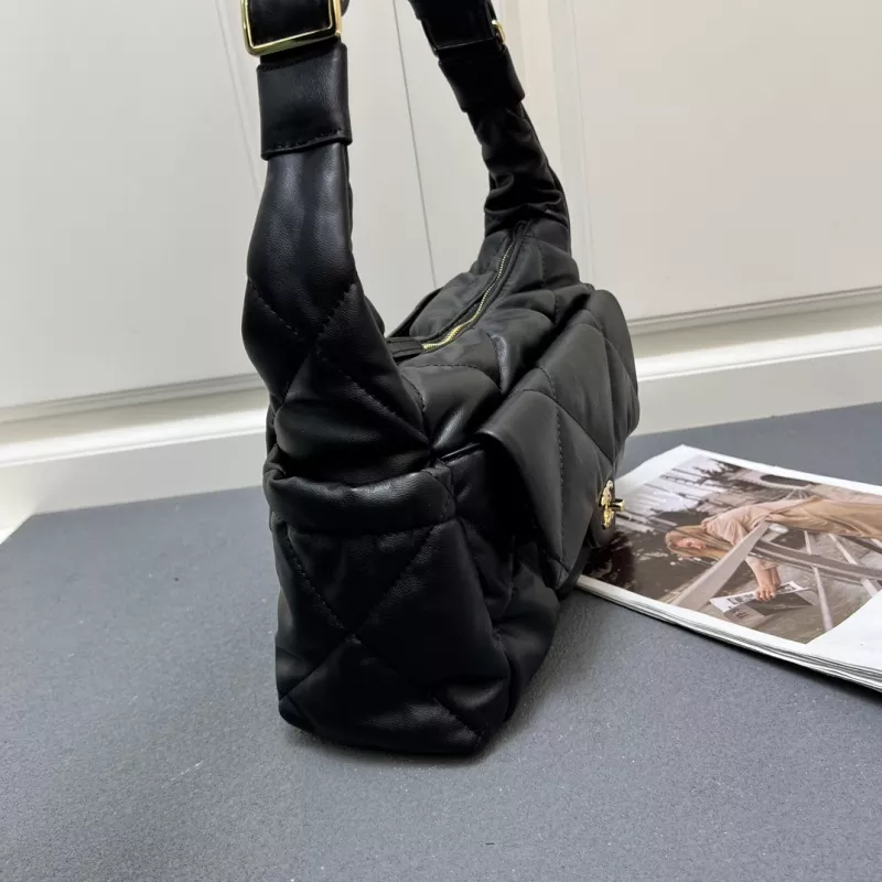 Resilient 142 Chanel AAA Quality Shoulder Bags For Women