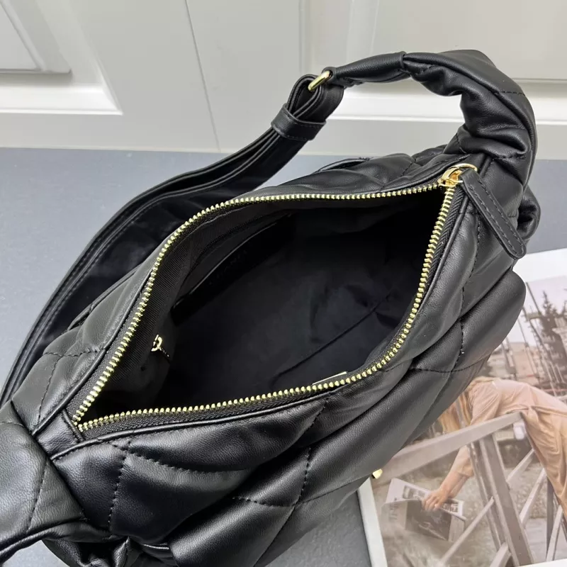 Resilient 142 Chanel AAA Quality Shoulder Bags For Women