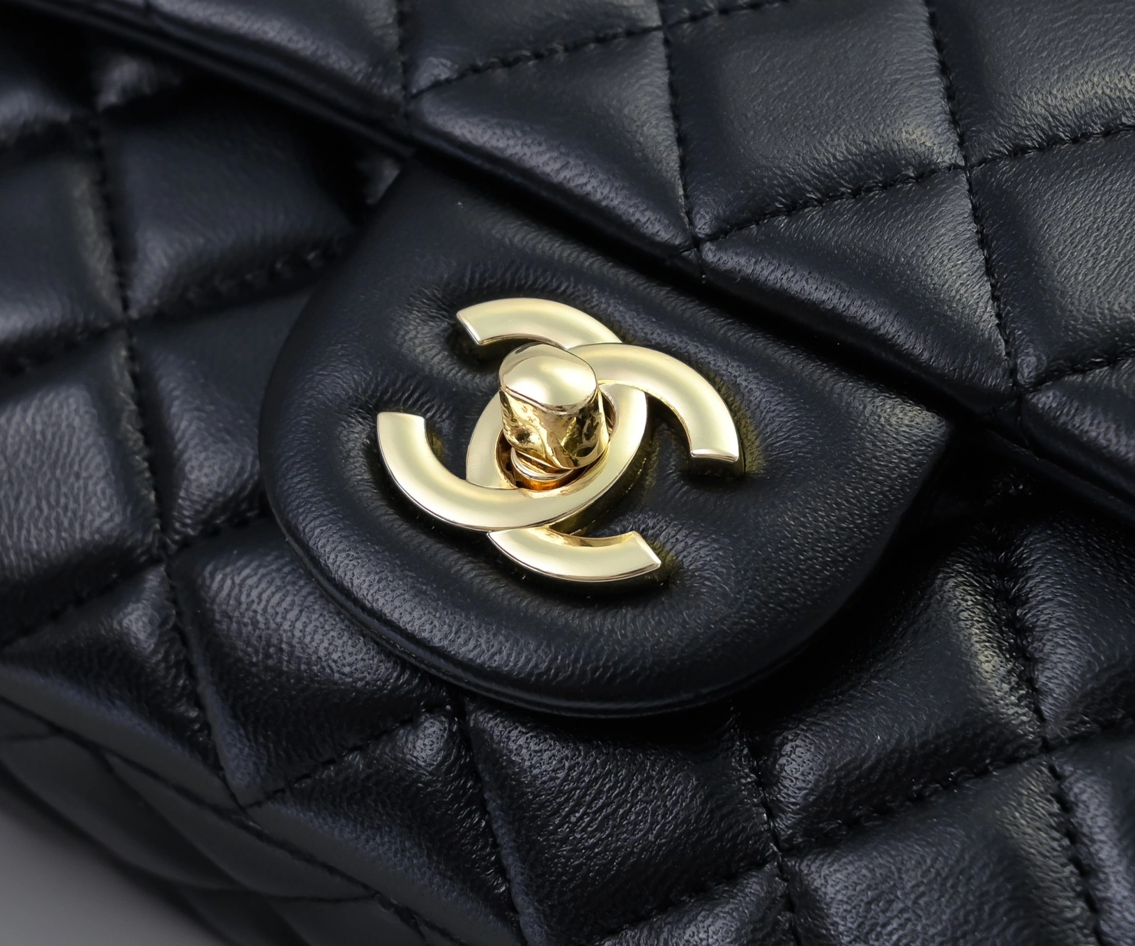 Resilient 1539 Chanel AAA Quality Messenger Bags