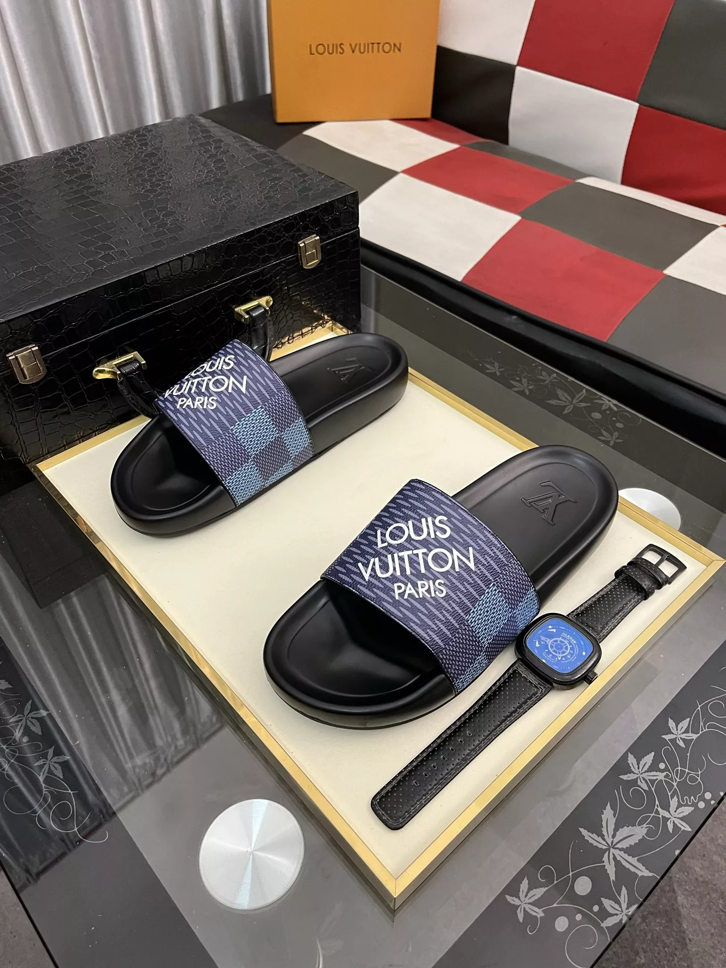 Resilient 1581 Louis Vuitton Slippers For Men