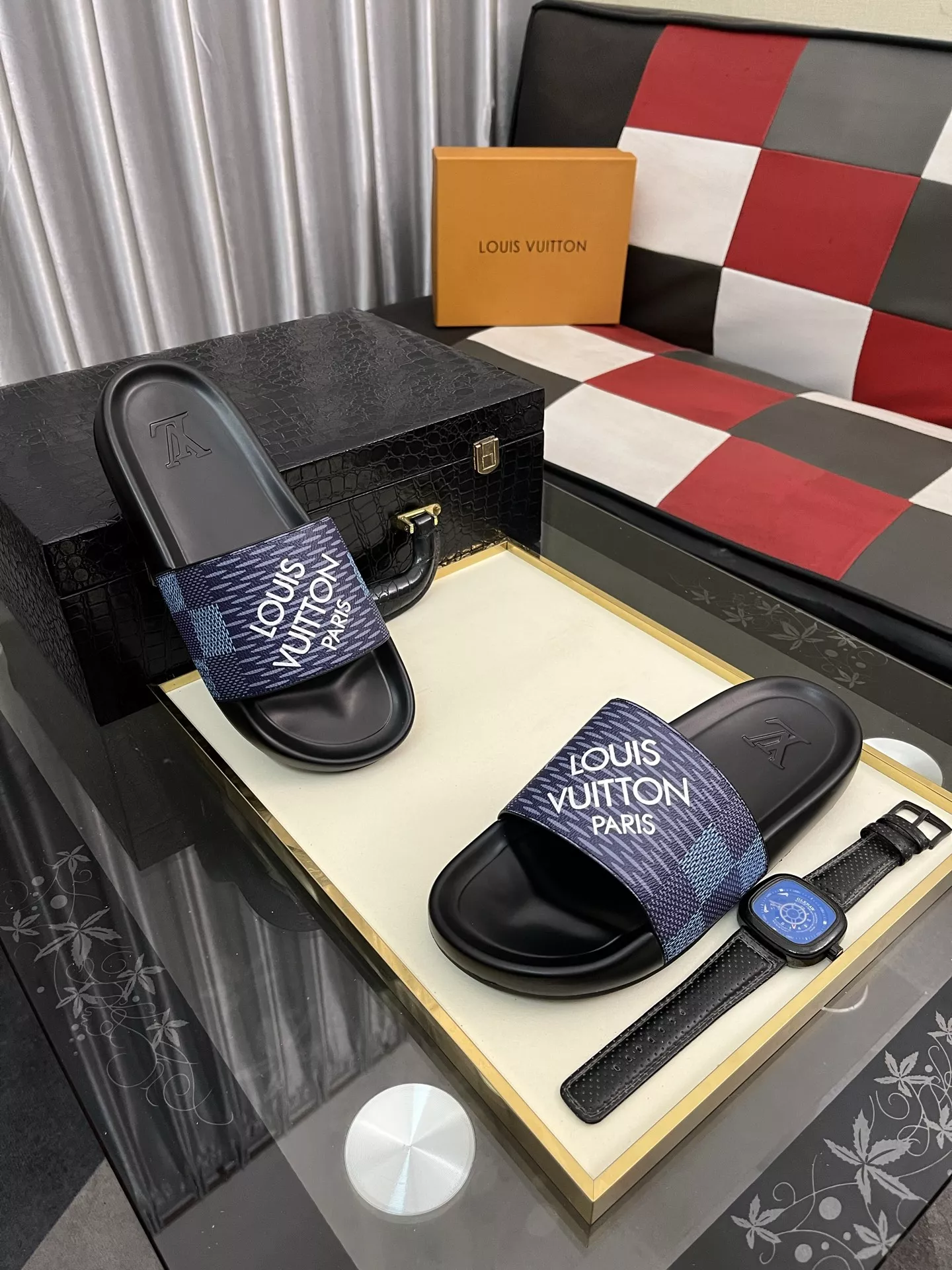Resilient 1581 Louis Vuitton Slippers For Men
