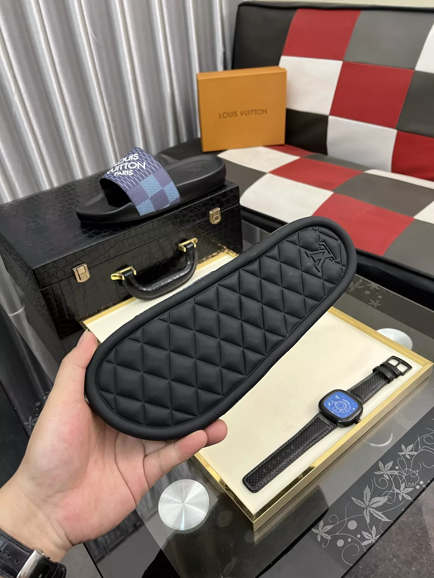 Resilient 1581 Louis Vuitton Slippers For Men