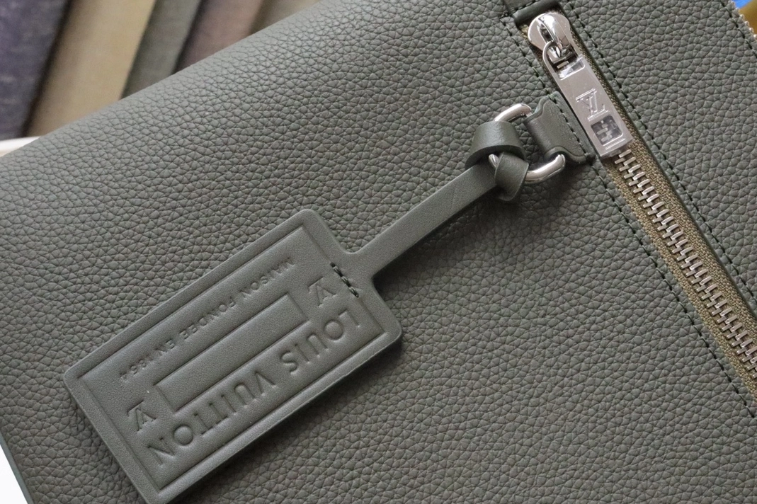 Resilient 1750 Louis Vuitton AAA Quality Wallets For Unisex