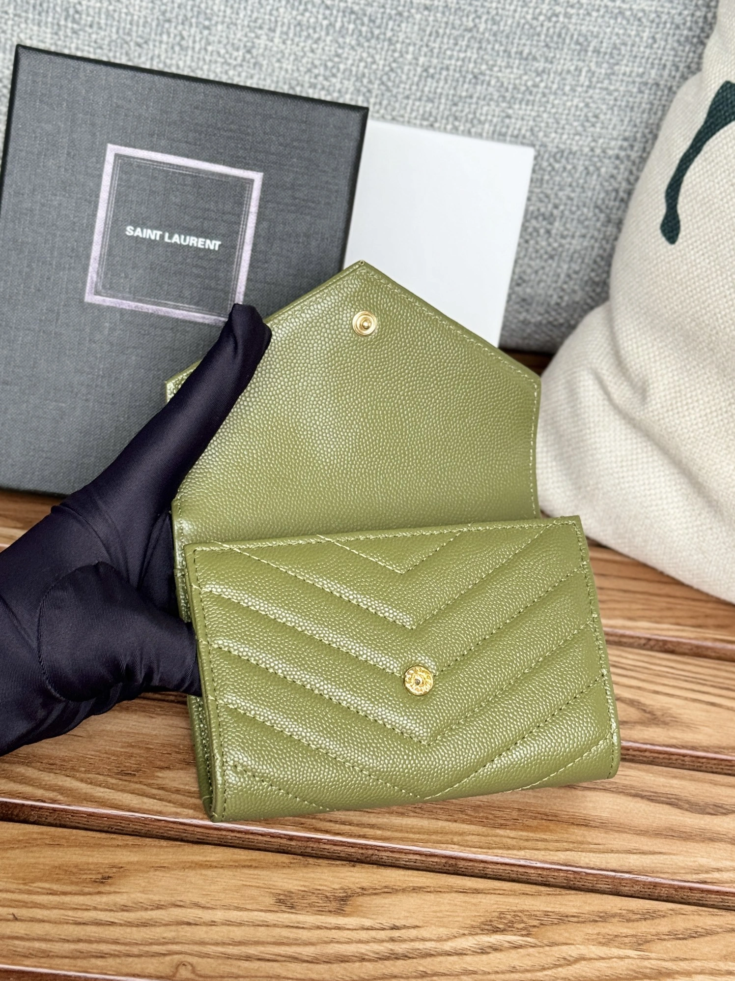 Resilient 1972 Yves Saint Laurent AAA Quality Wallets