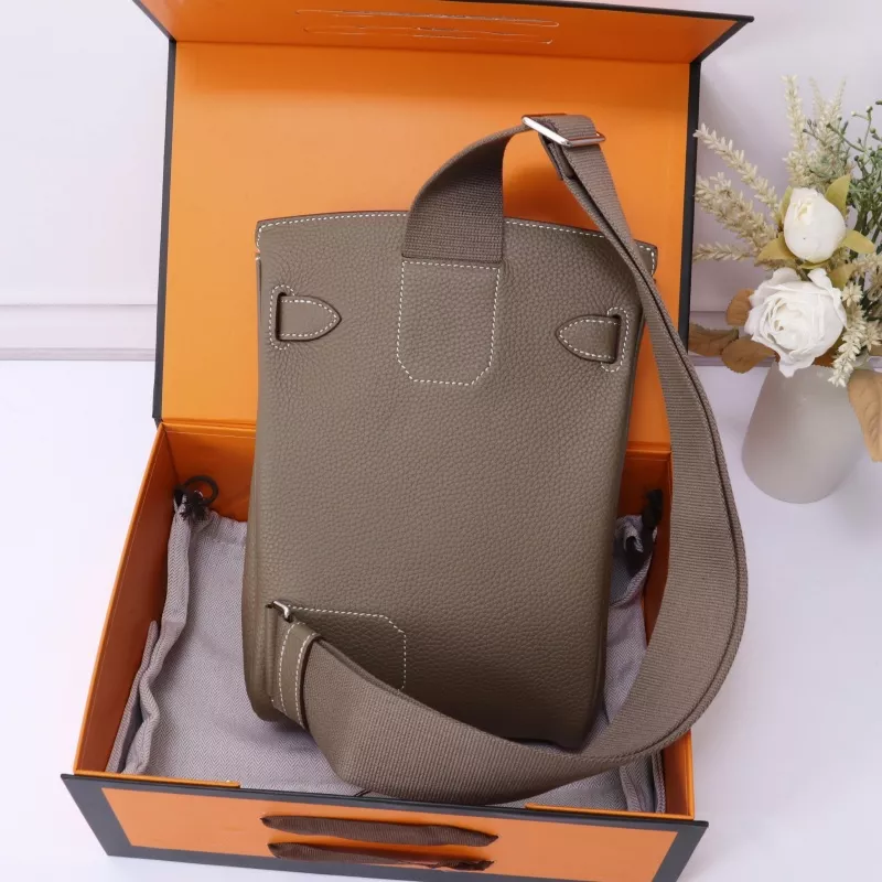 Resilient 1992 Hermes AAA Quality Messenger Bags In Coffee For Unisex