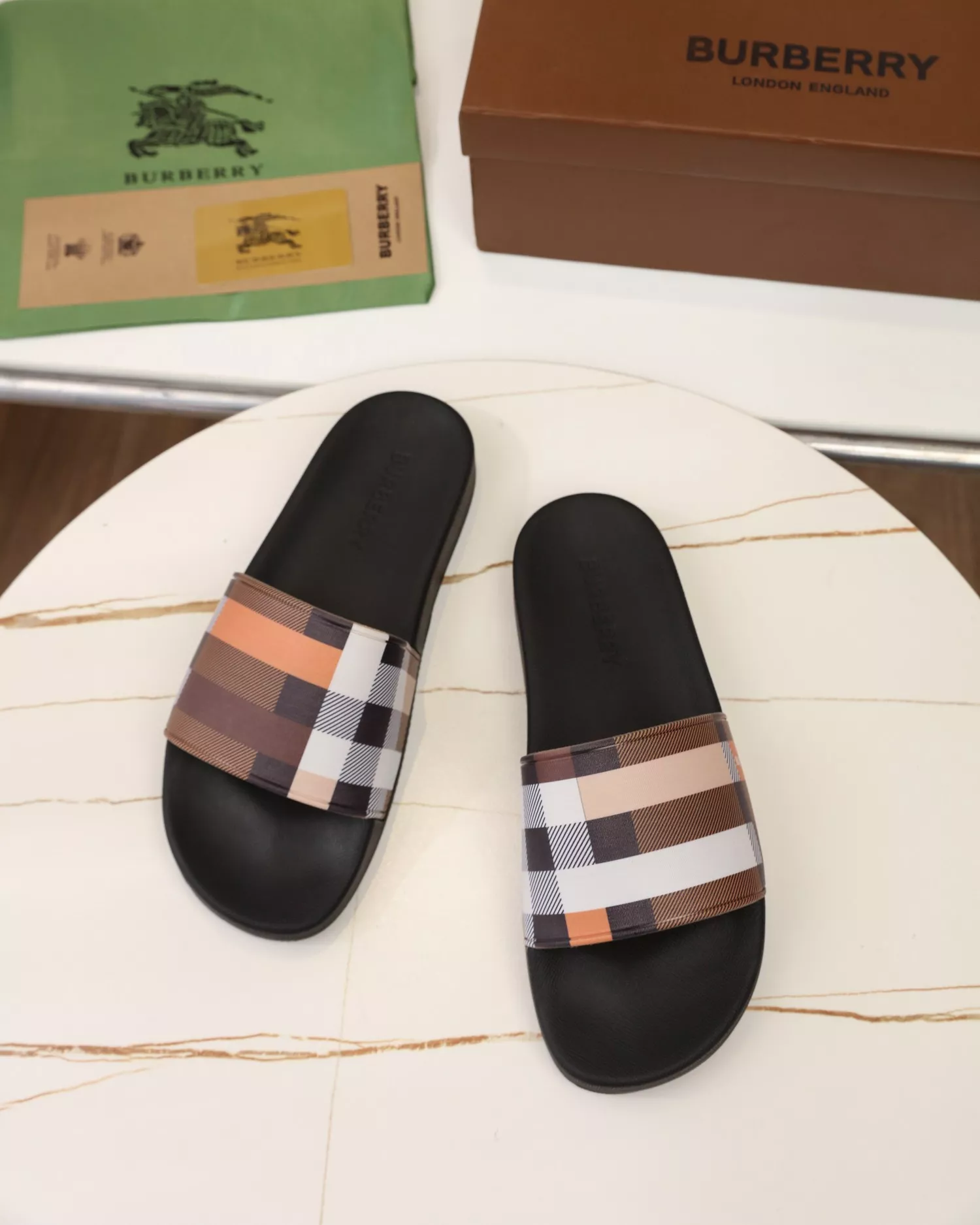 Resilient 213 Burberry Slippers For Men