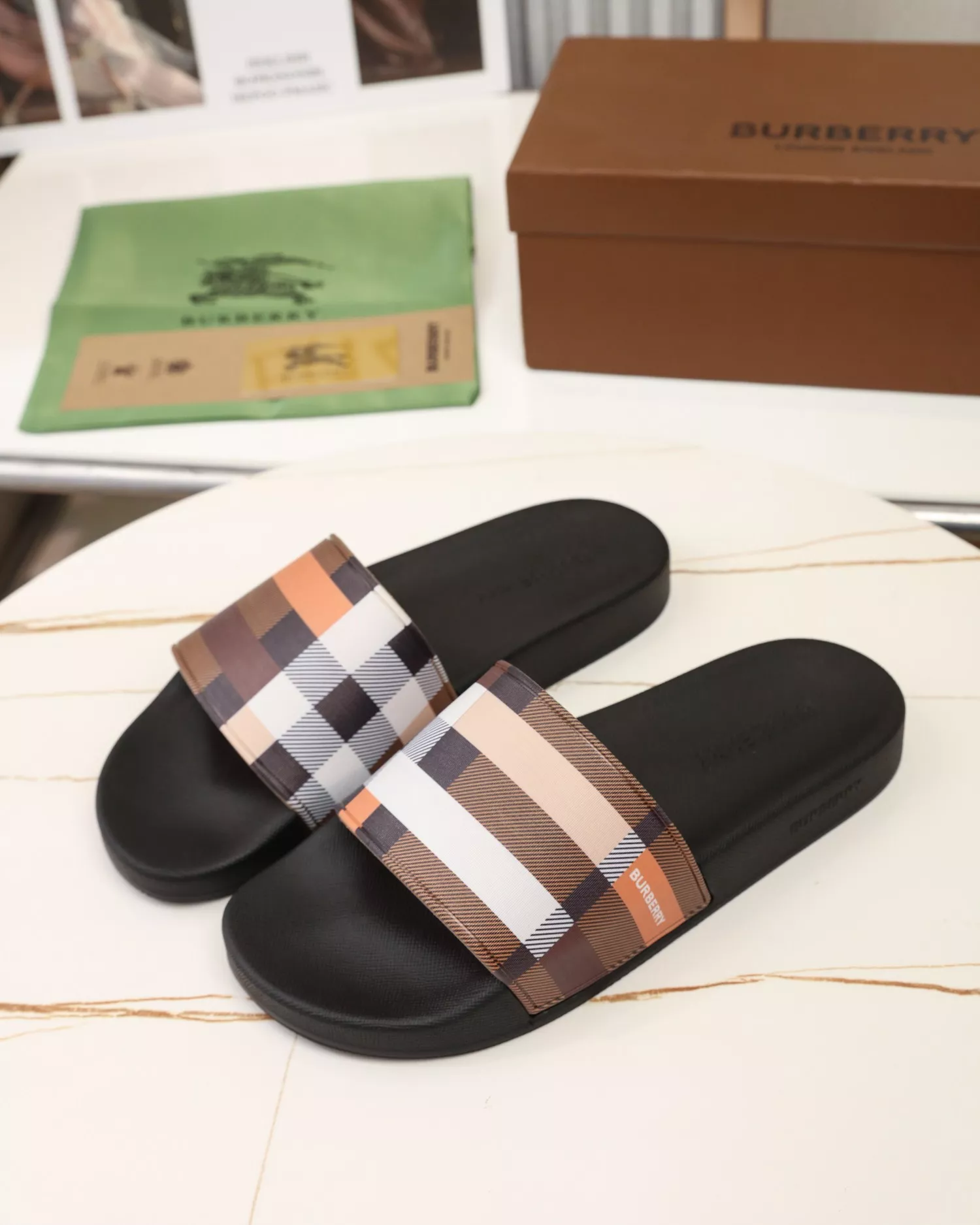 Resilient 213 Burberry Slippers For Men